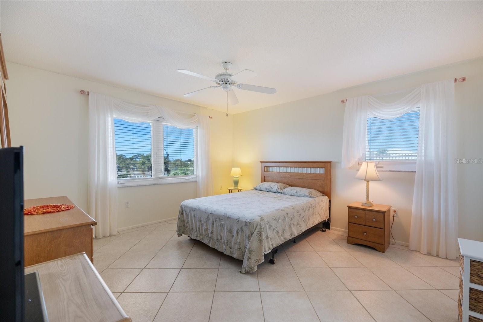 COUNTRY CLUB APTS - Residential