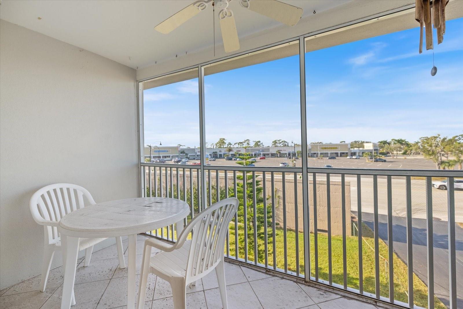 COUNTRY CLUB APTS - Residential