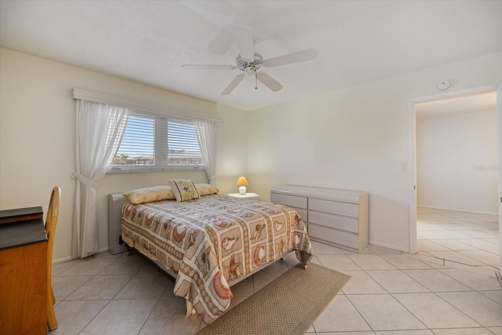 COUNTRY CLUB APTS - Residential