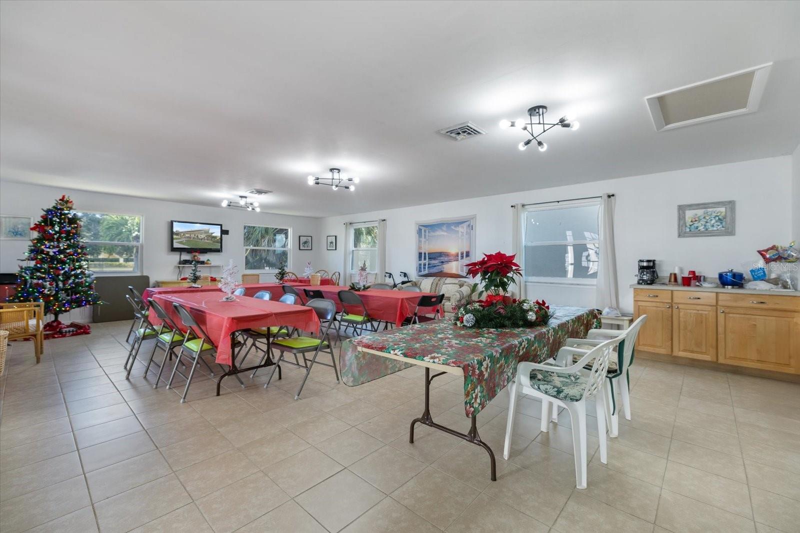 COUNTRY CLUB APTS - Residential