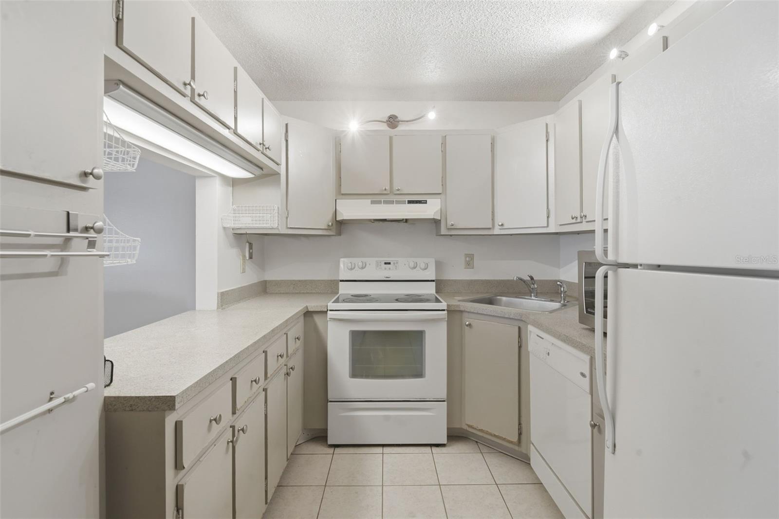 PINE RIDGE CLUB VILLAGE 1 PH 2 A CONDO BLDG 17 - Residential