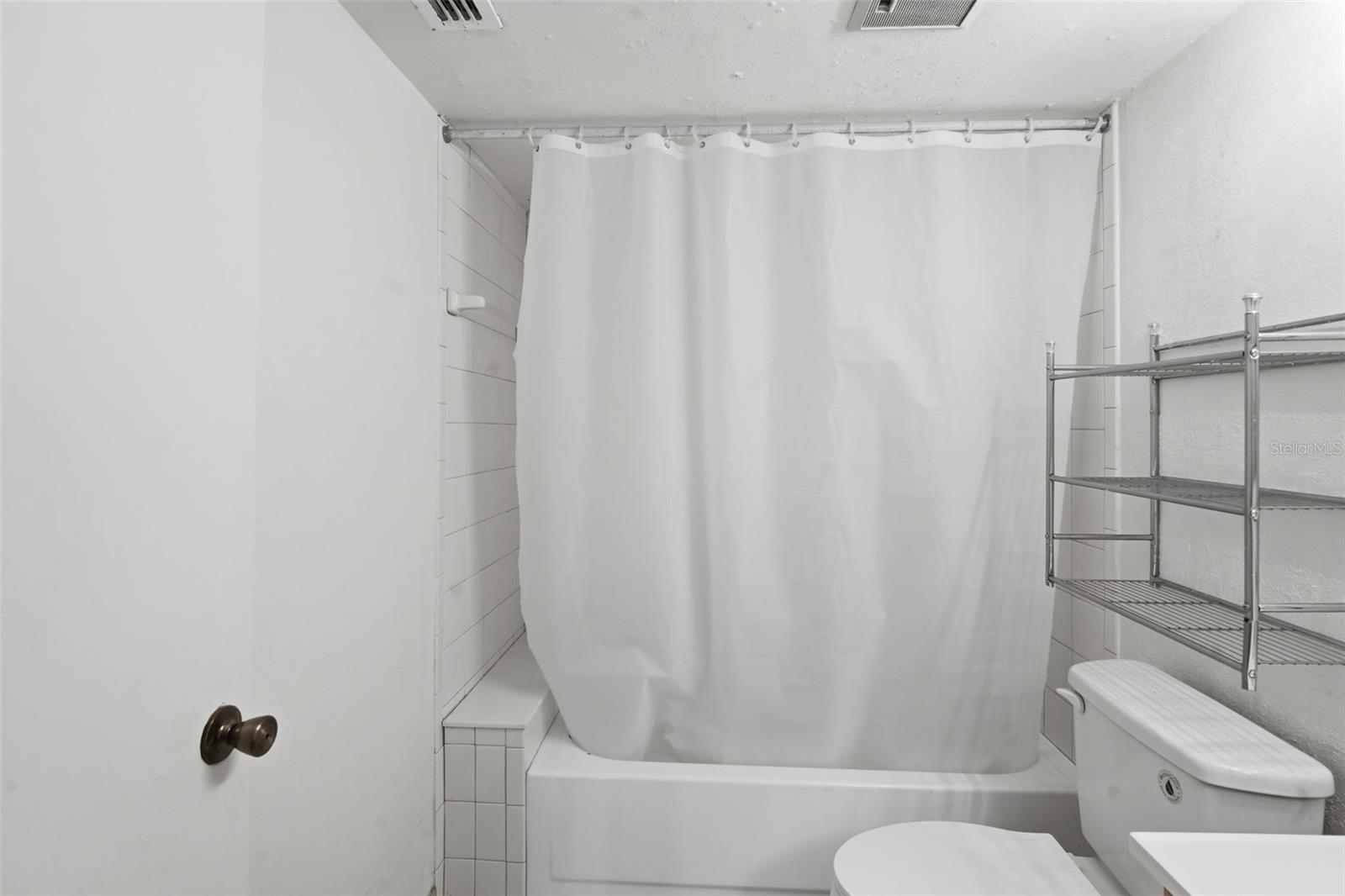 PINE RIDGE CLUB VILLAGE 1 PH 2 A CONDO BLDG 17 - Residential