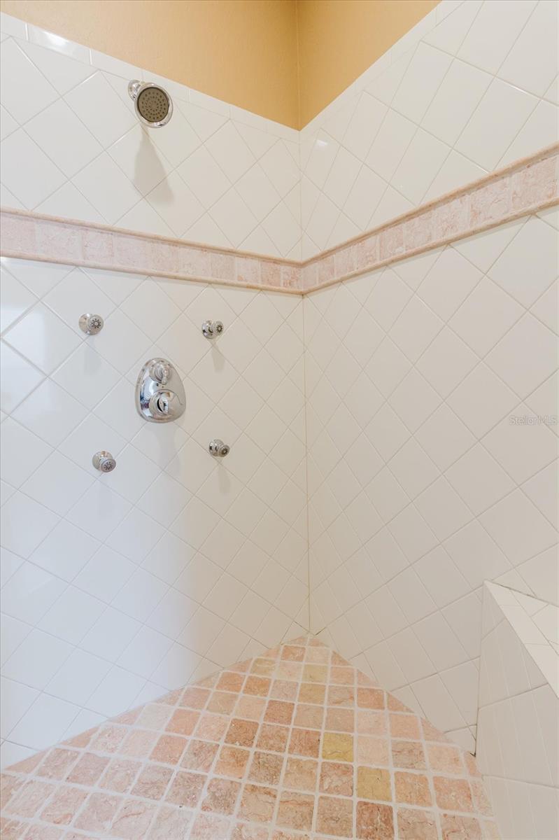 CASCADES AT SARASOTA PH IV - Residential