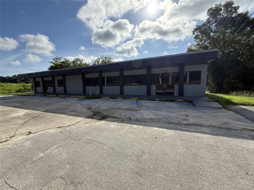 Prime location in Ocala on highly traveled Baseline Road, just minutes from Silver Springs State Park. This commercial space offers excellent visibility, and plenty of front parking. Ideal for a restaurant, retail store, or service business. One unit is currently leased—only one unit remains available. Previously used as a pizza restaurant, diner, and mobile phone store. Call today to schedule a showing!