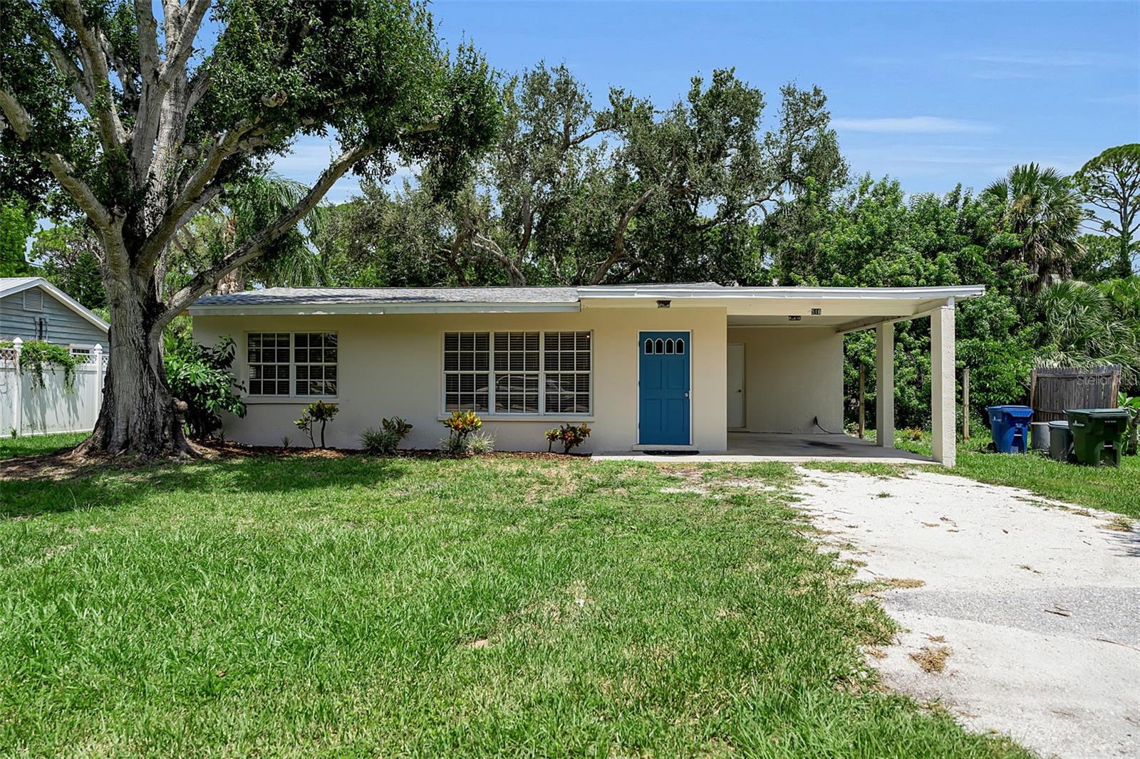516 LAUREL ROAD W
