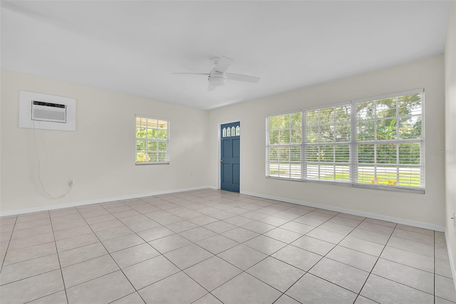 516 LAUREL ROAD W