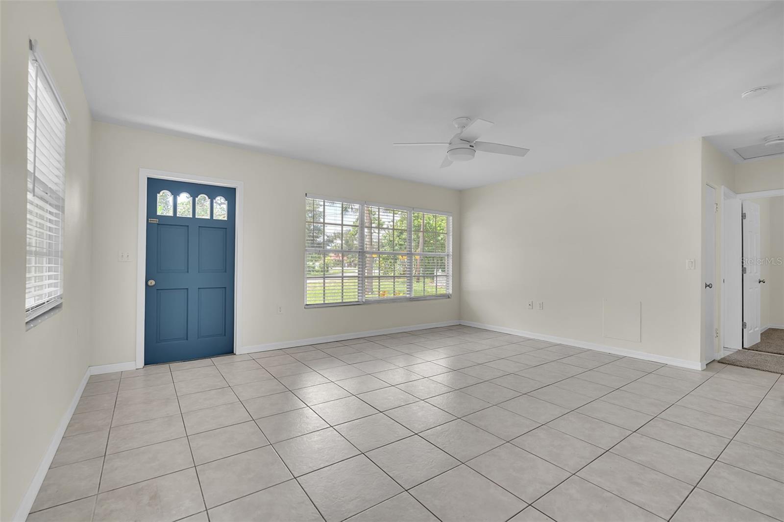 516 LAUREL ROAD W