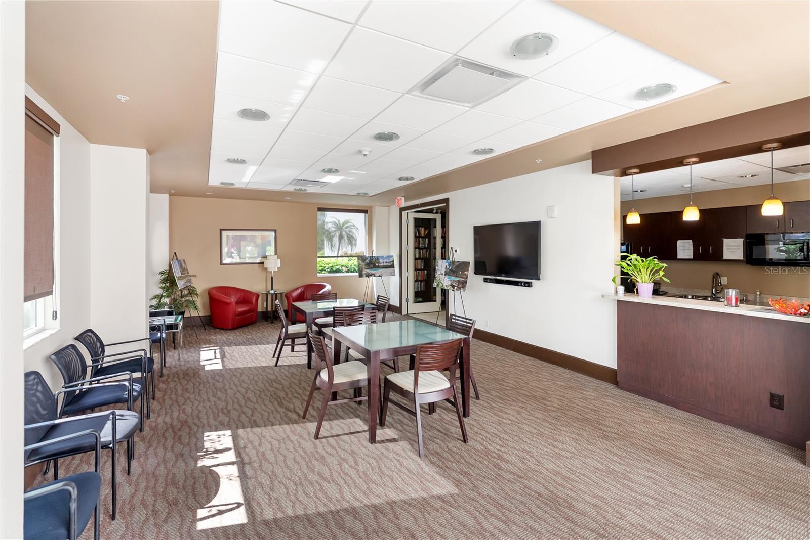 REGENCY HOUSE - Residential