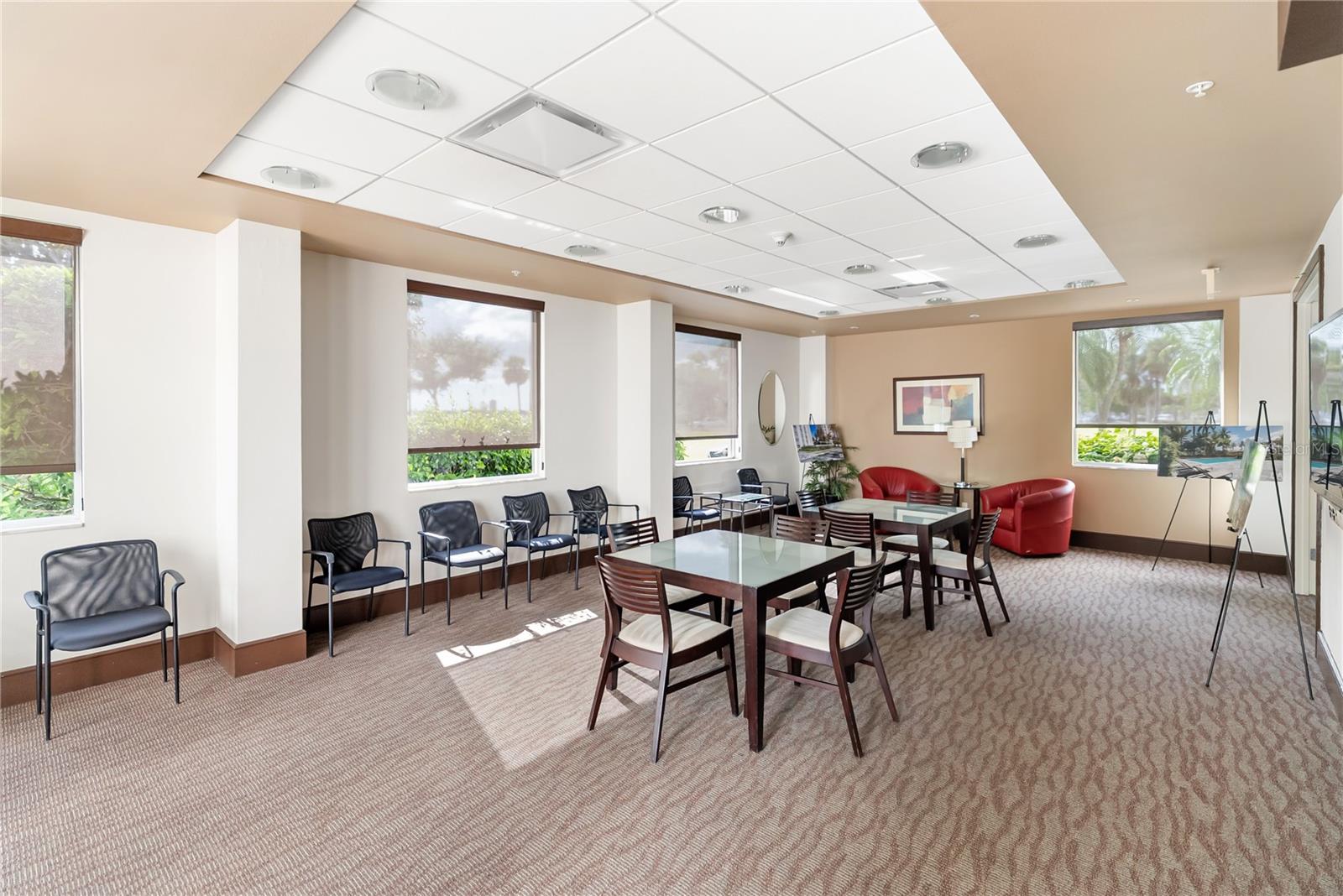 REGENCY HOUSE - Residential