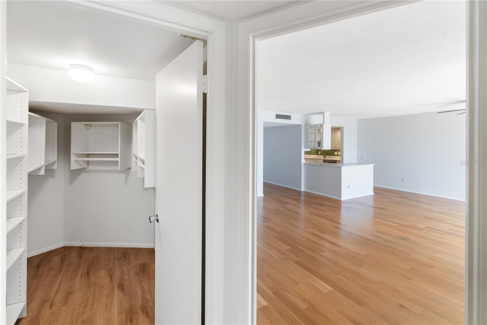 REGENCY HOUSE - Residential