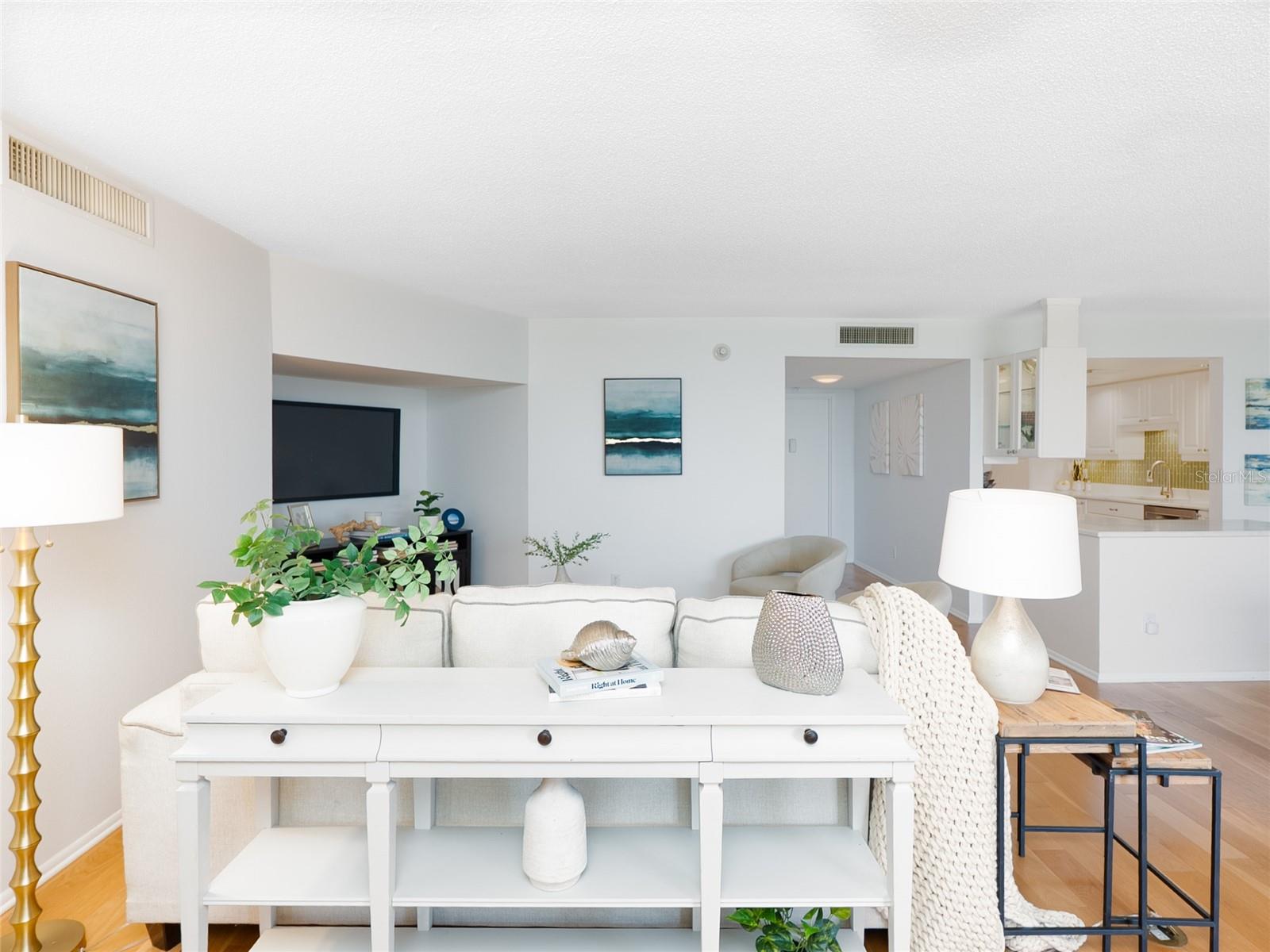 REGENCY HOUSE - Residential