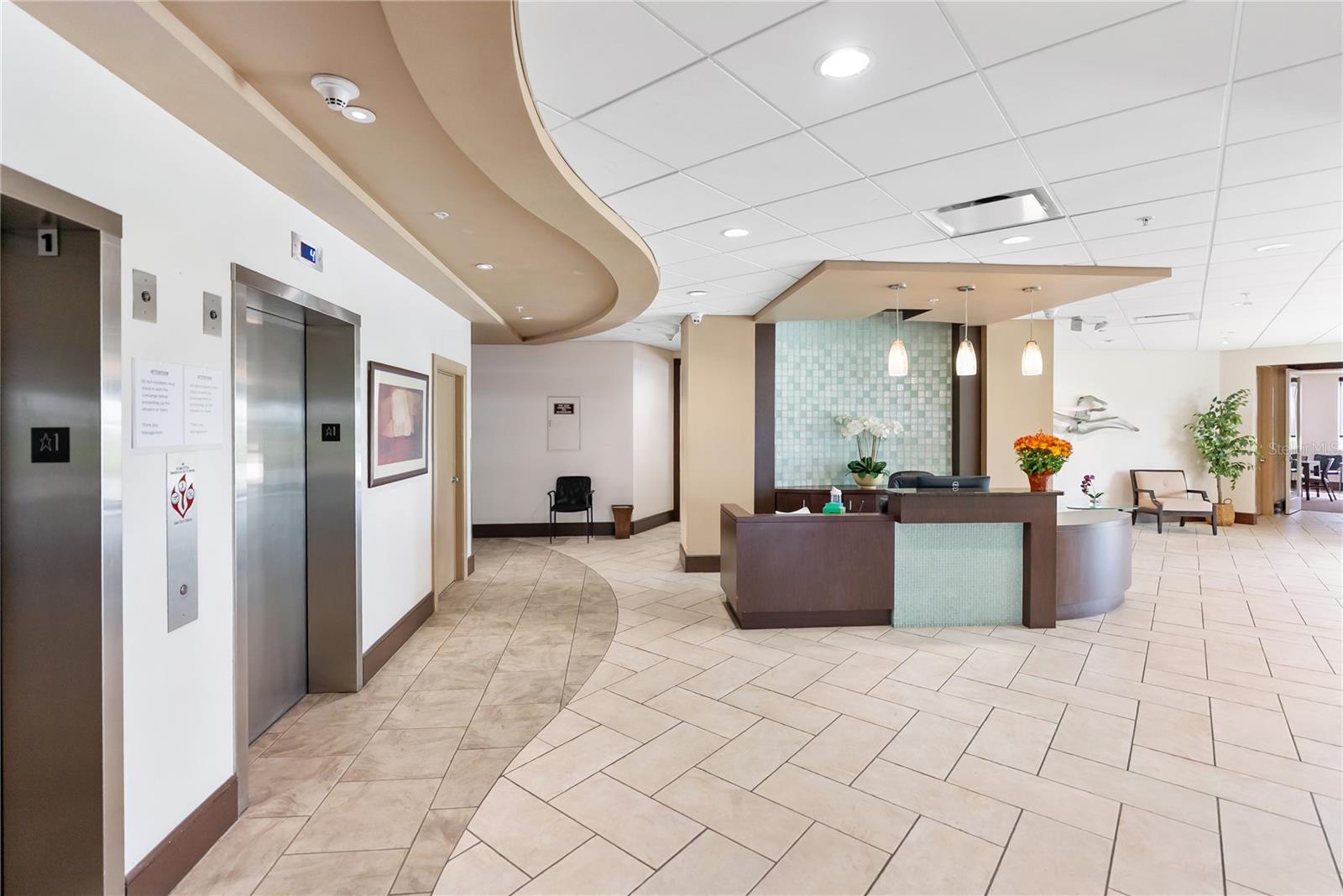 REGENCY HOUSE - Residential