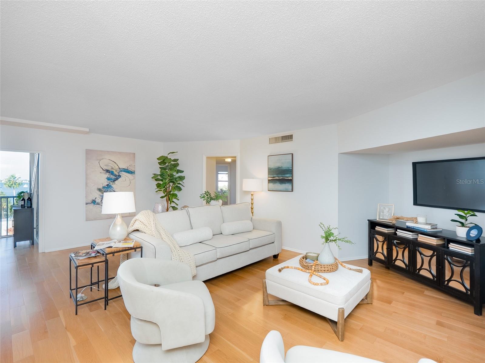 REGENCY HOUSE - Residential