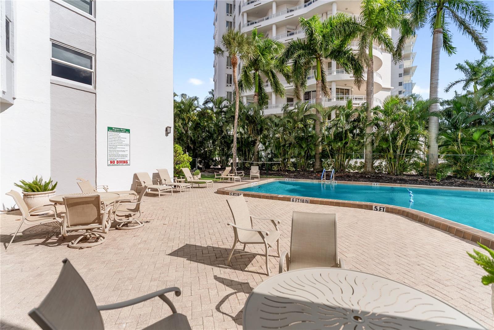 REGENCY HOUSE - Residential