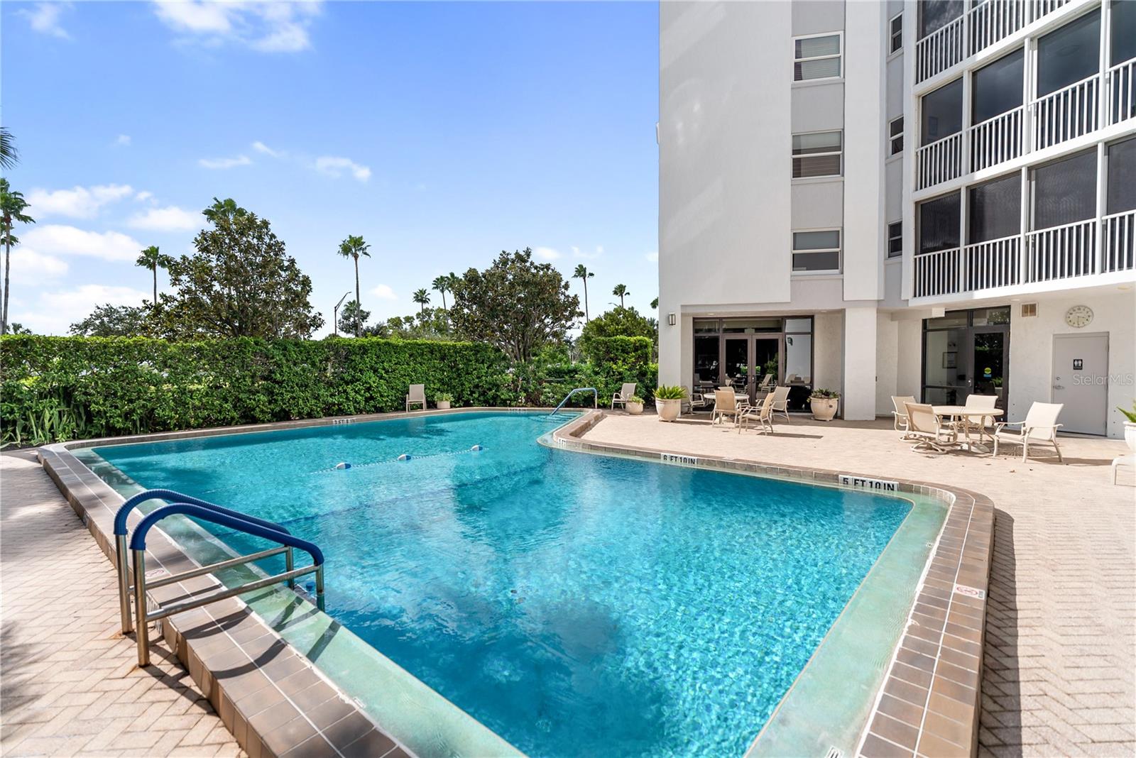 REGENCY HOUSE - Residential