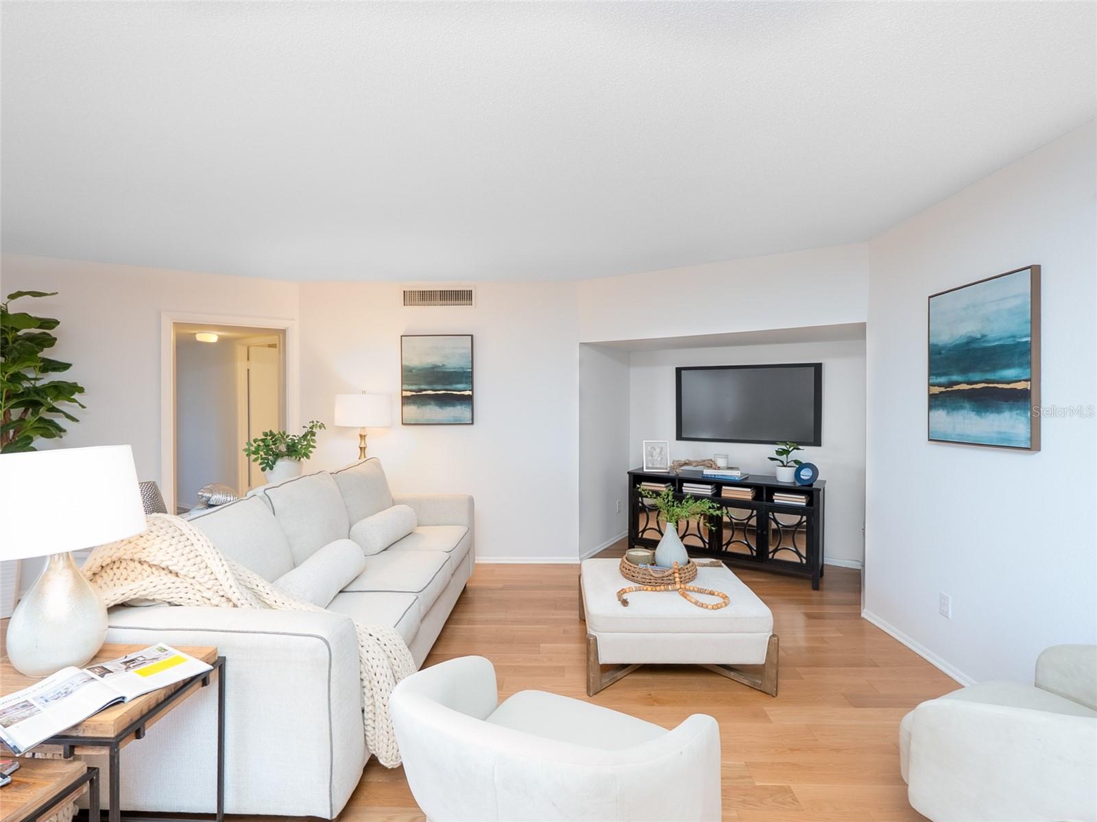 REGENCY HOUSE - Residential