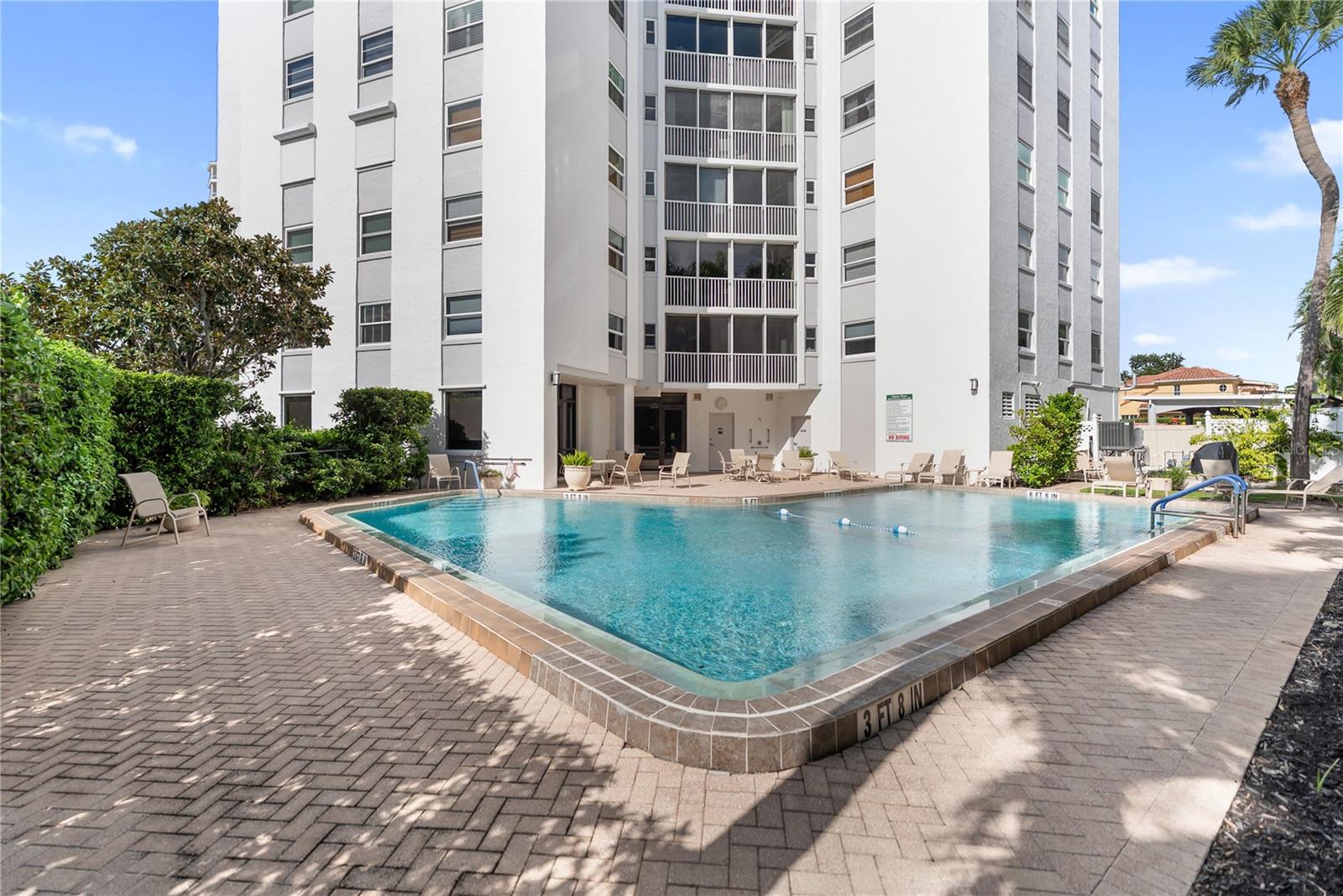 REGENCY HOUSE - Residential