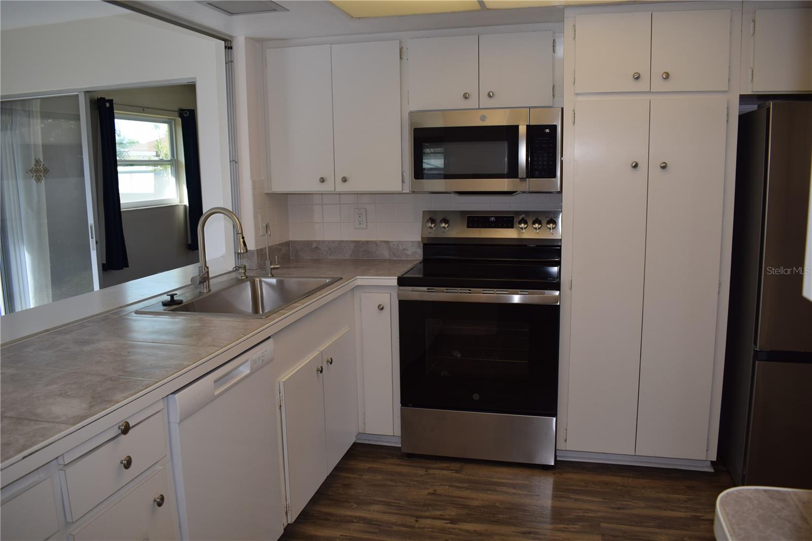 SOUTH VENICE - Residential Lease