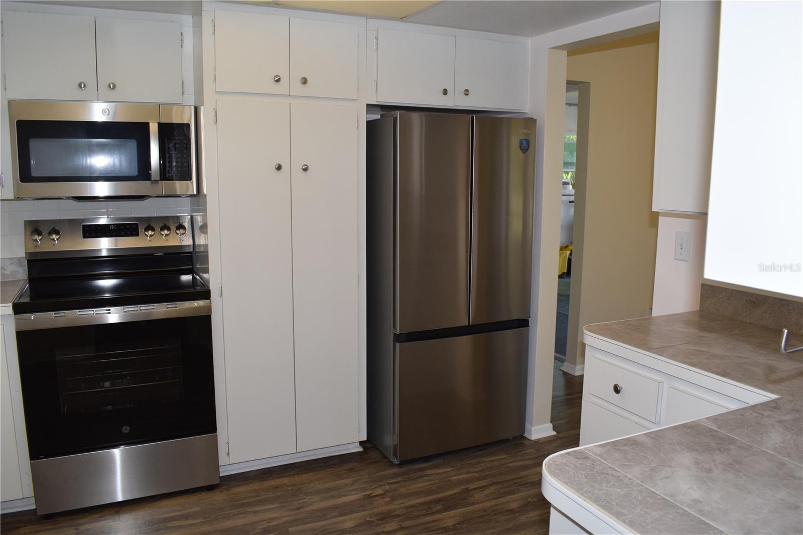 SOUTH VENICE - Residential Lease