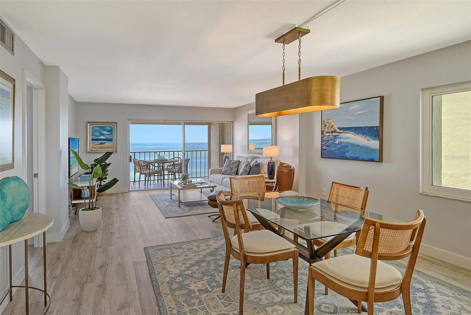 WHISPERING SANDS - Residential