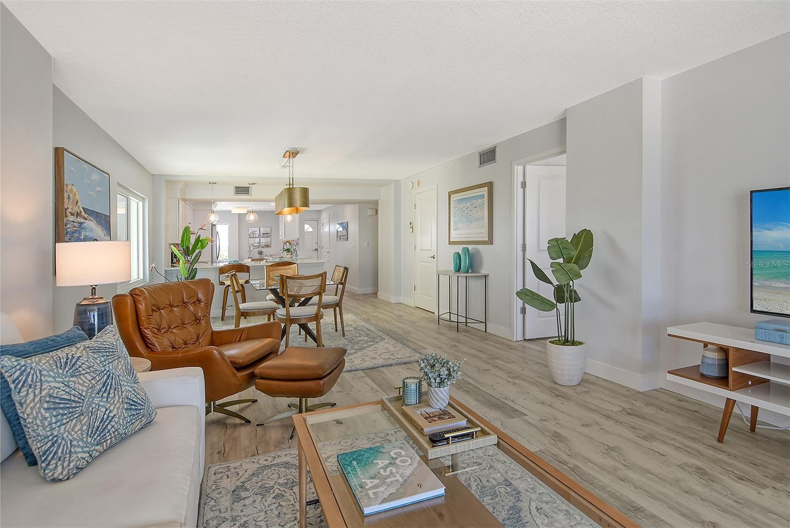 WHISPERING SANDS - Residential