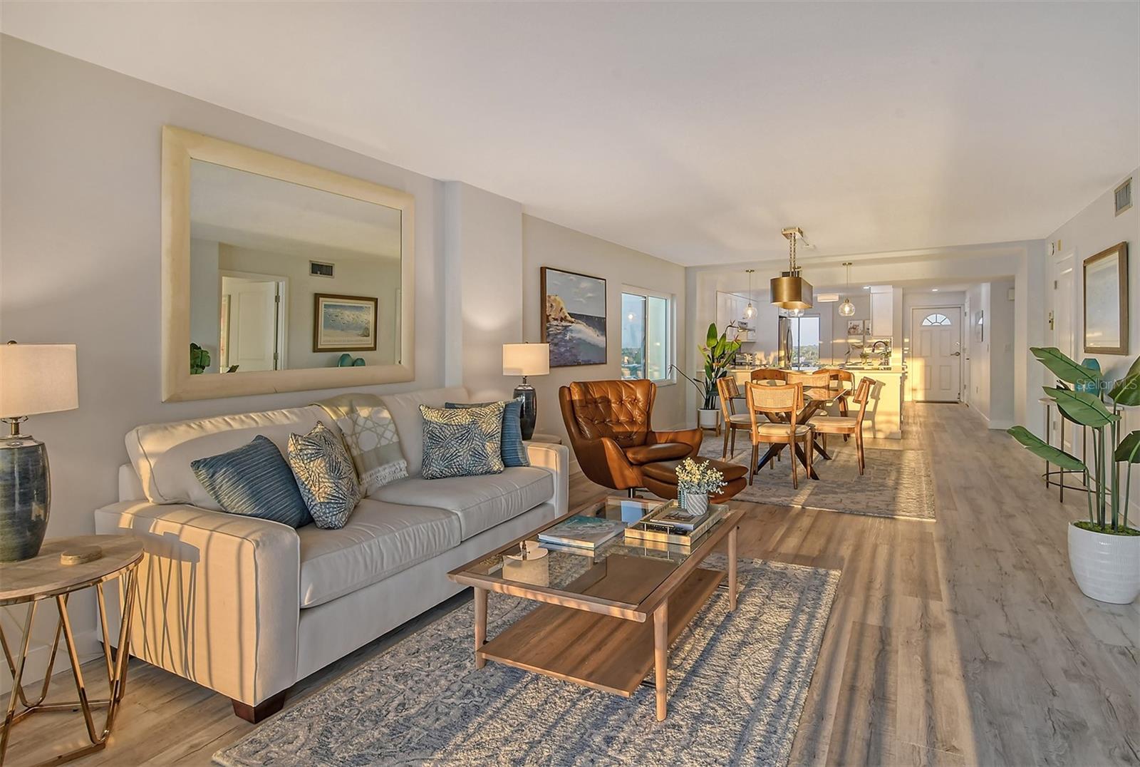 WHISPERING SANDS - Residential