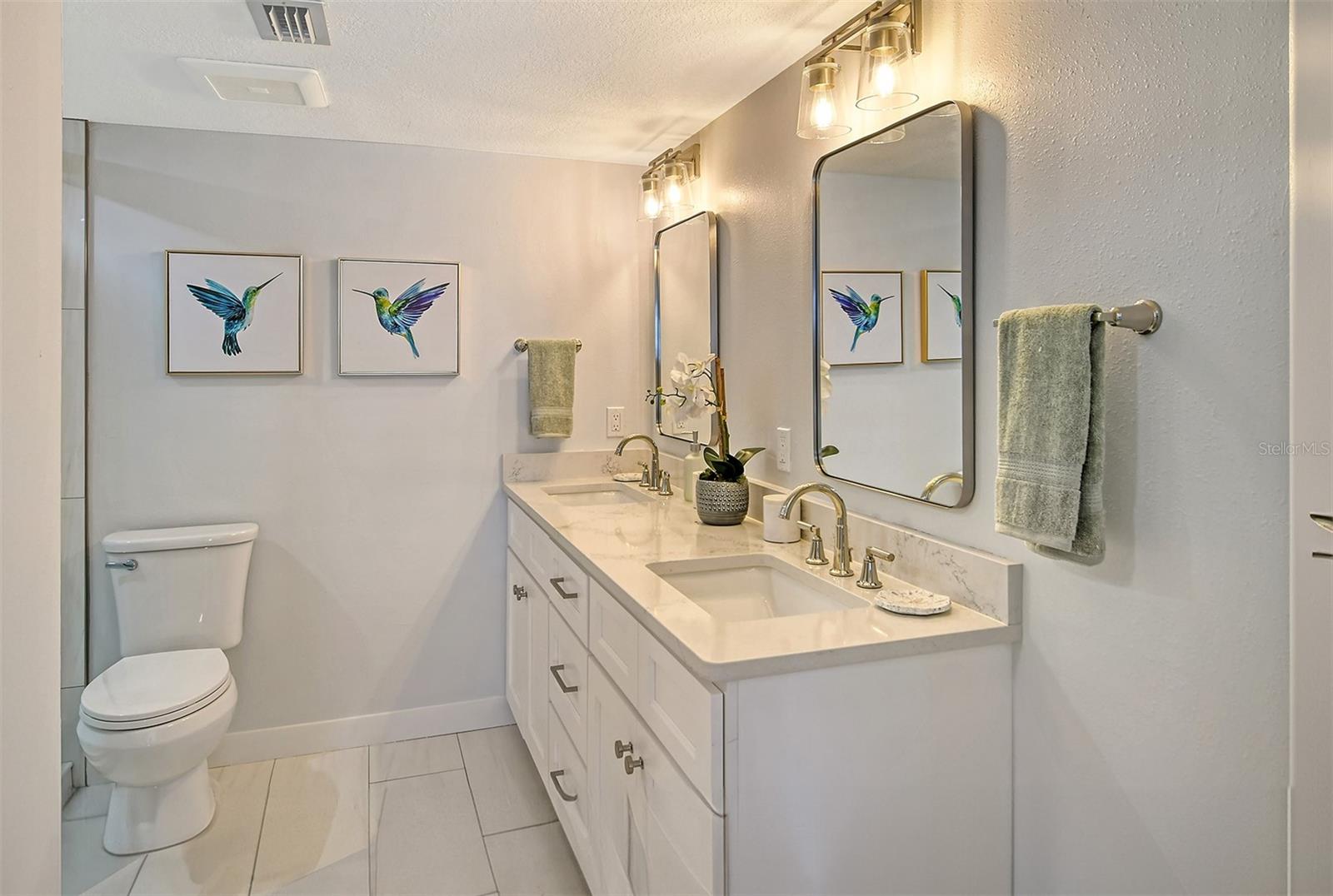 WHISPERING SANDS - Residential