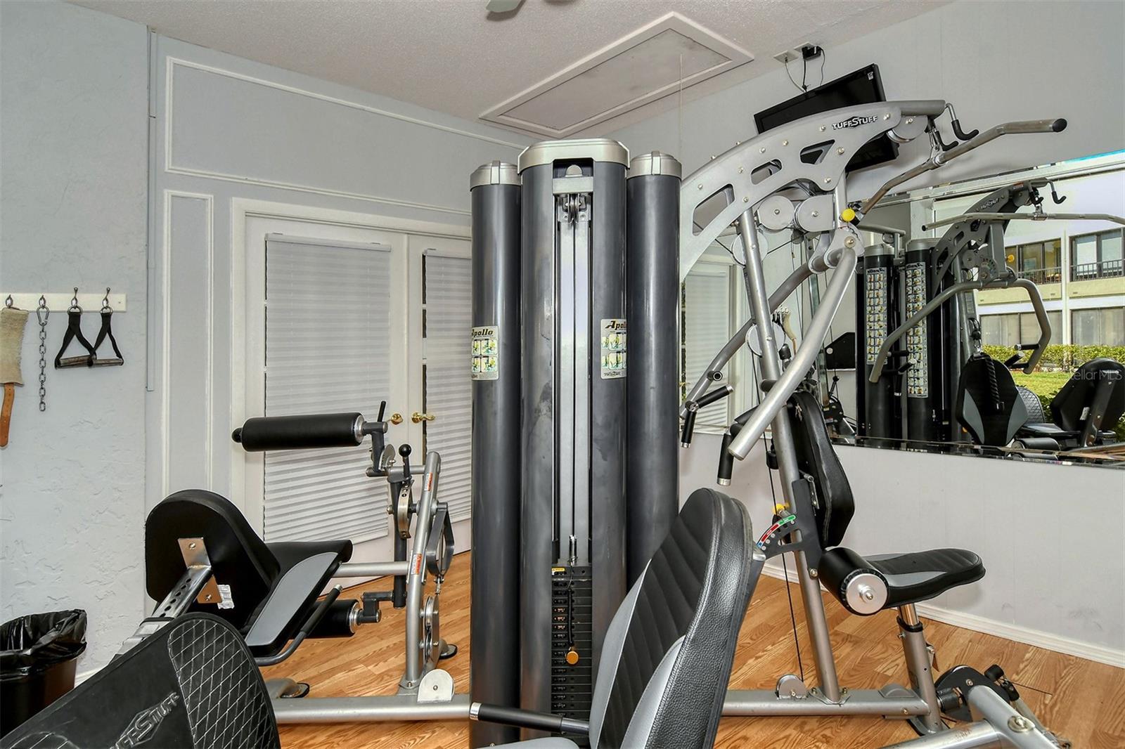 WHISPERING SANDS - Residential