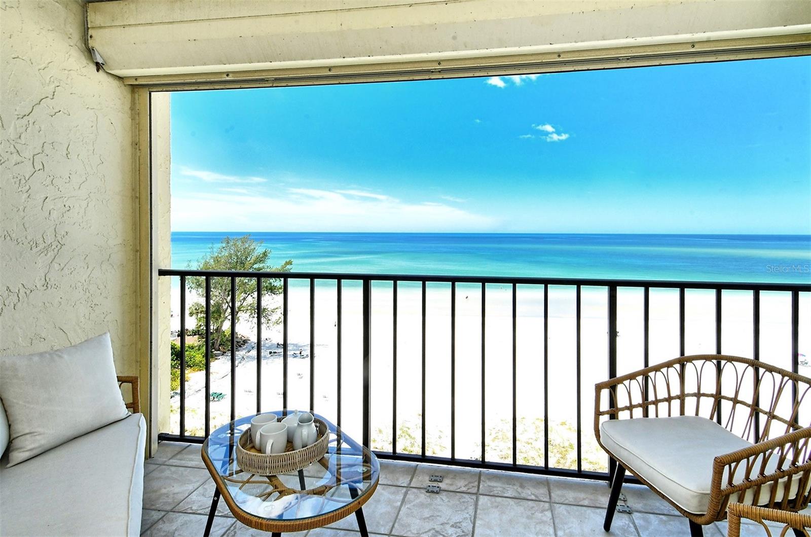 WHISPERING SANDS - Residential