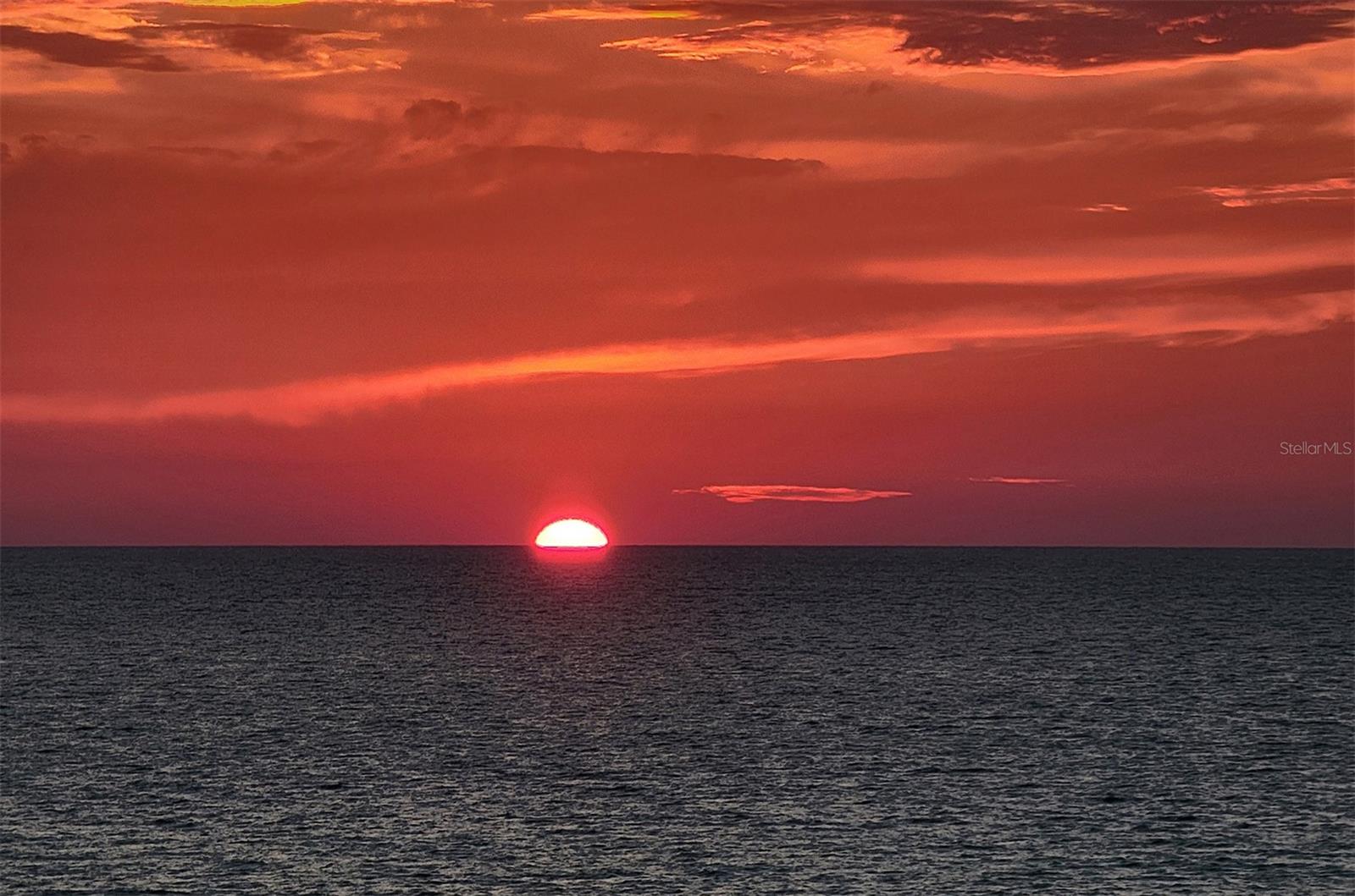 WHISPERING SANDS - Residential