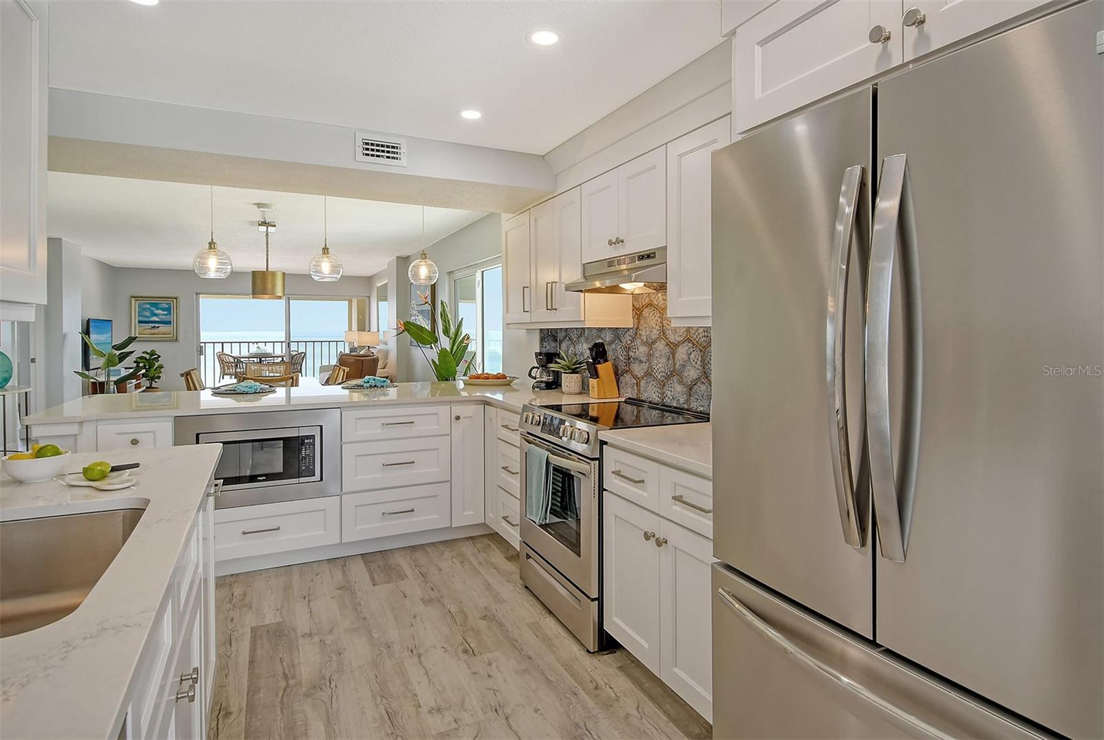 WHISPERING SANDS - Residential