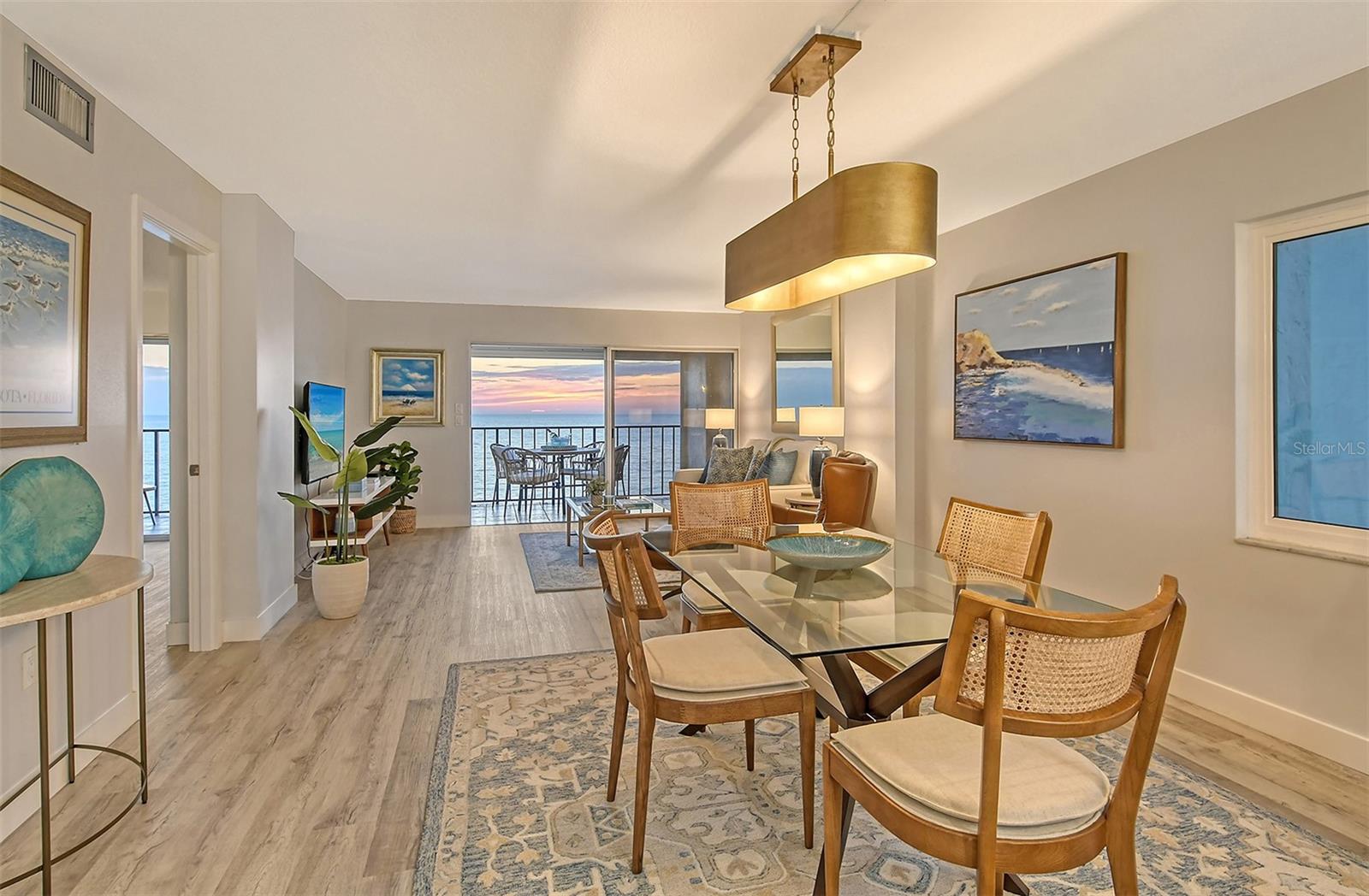 WHISPERING SANDS - Residential