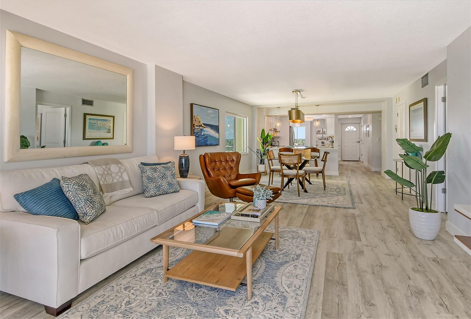 WHISPERING SANDS - Residential