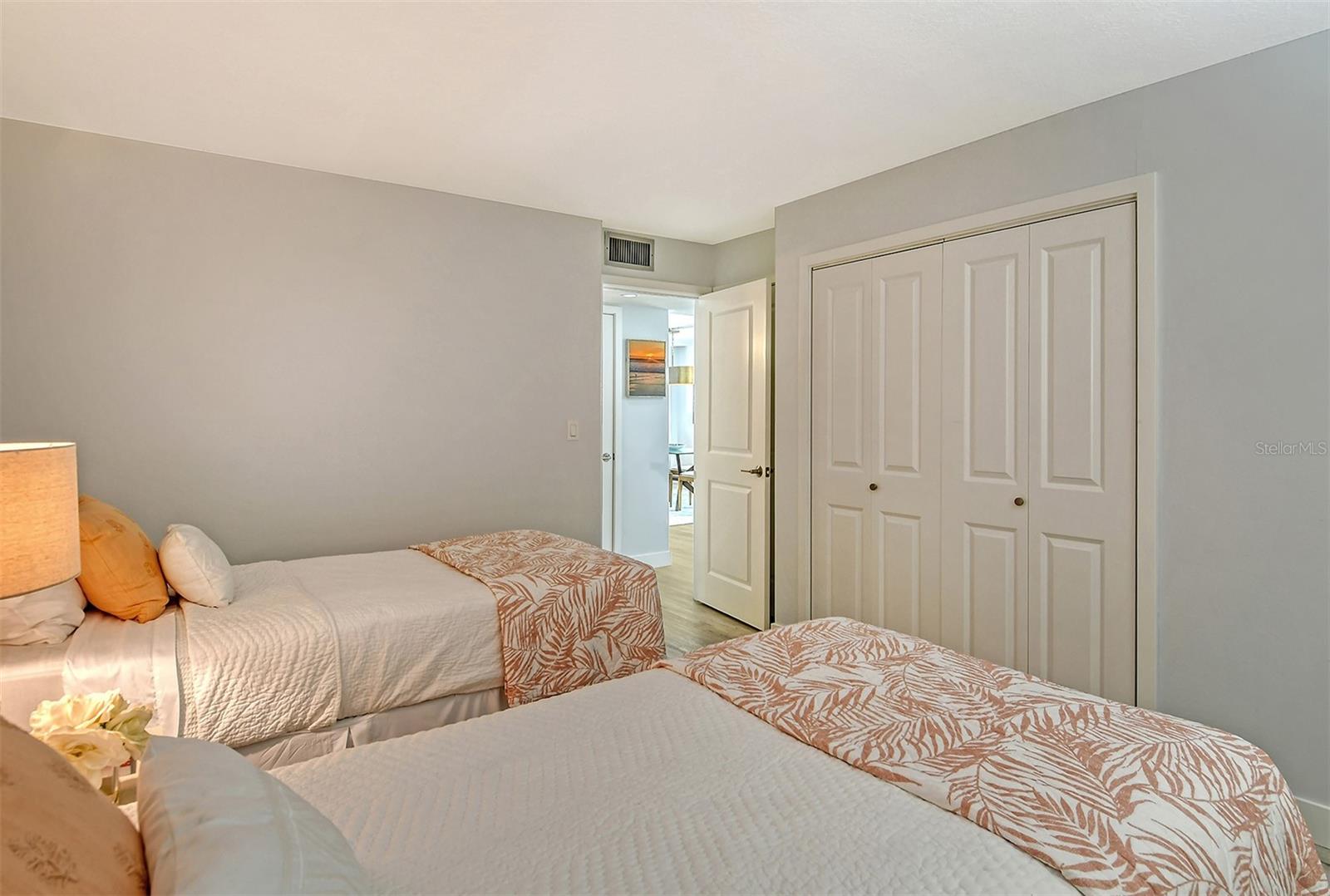 WHISPERING SANDS - Residential