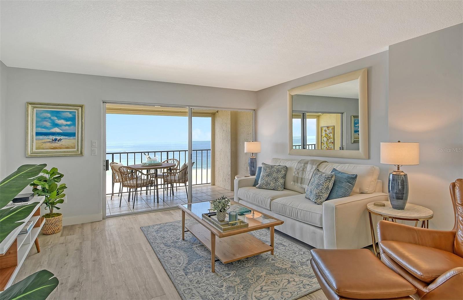 WHISPERING SANDS - Residential