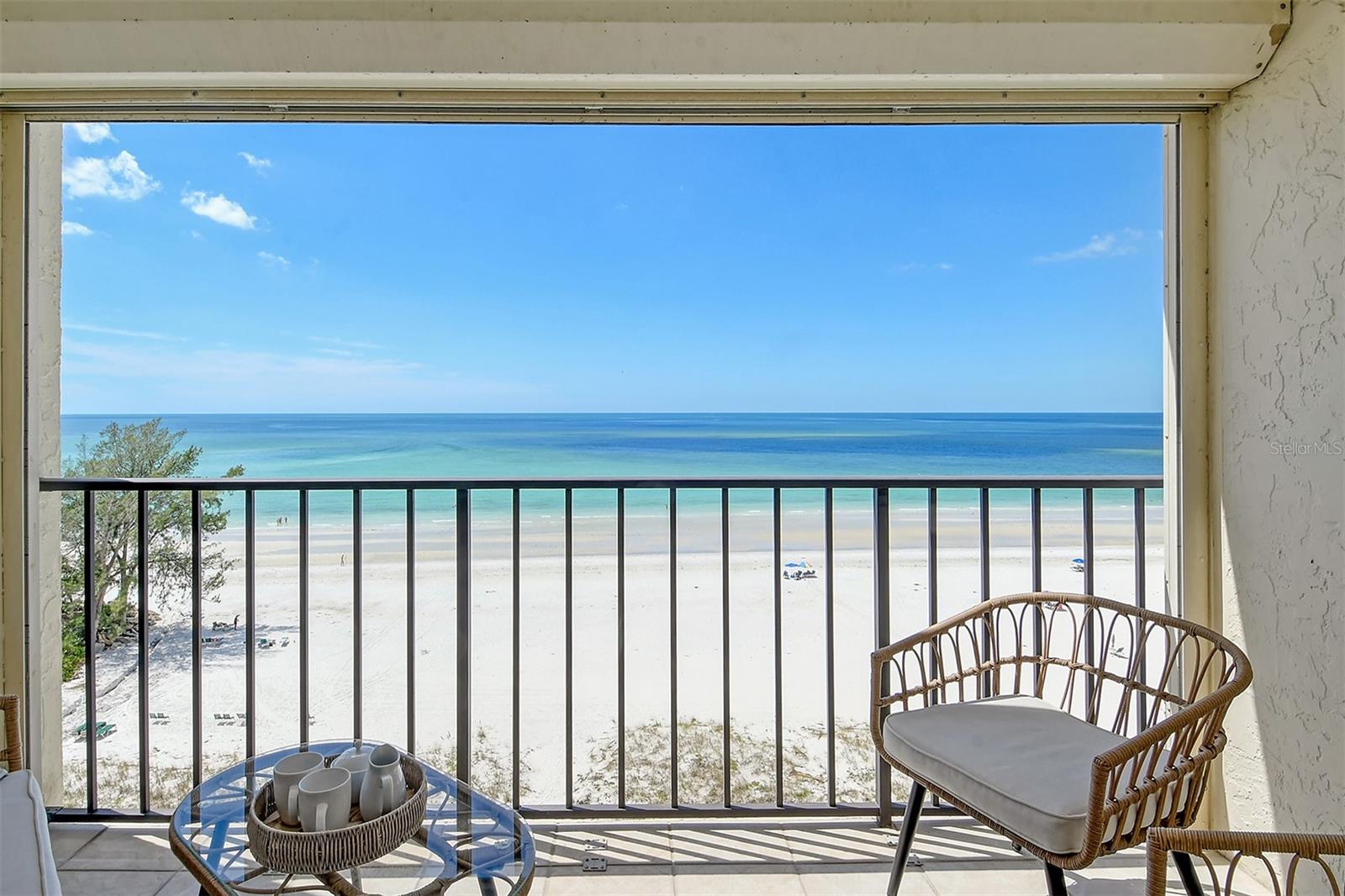 WHISPERING SANDS - Residential