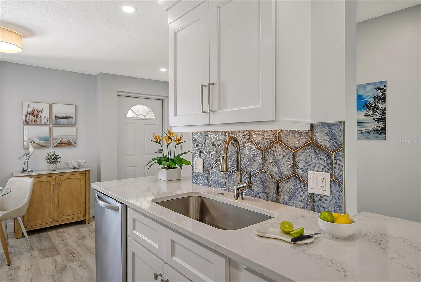 WHISPERING SANDS - Residential