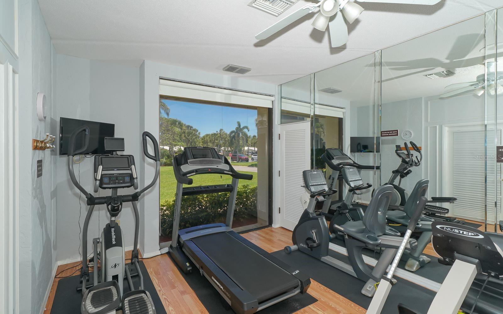 WHISPERING SANDS - Residential