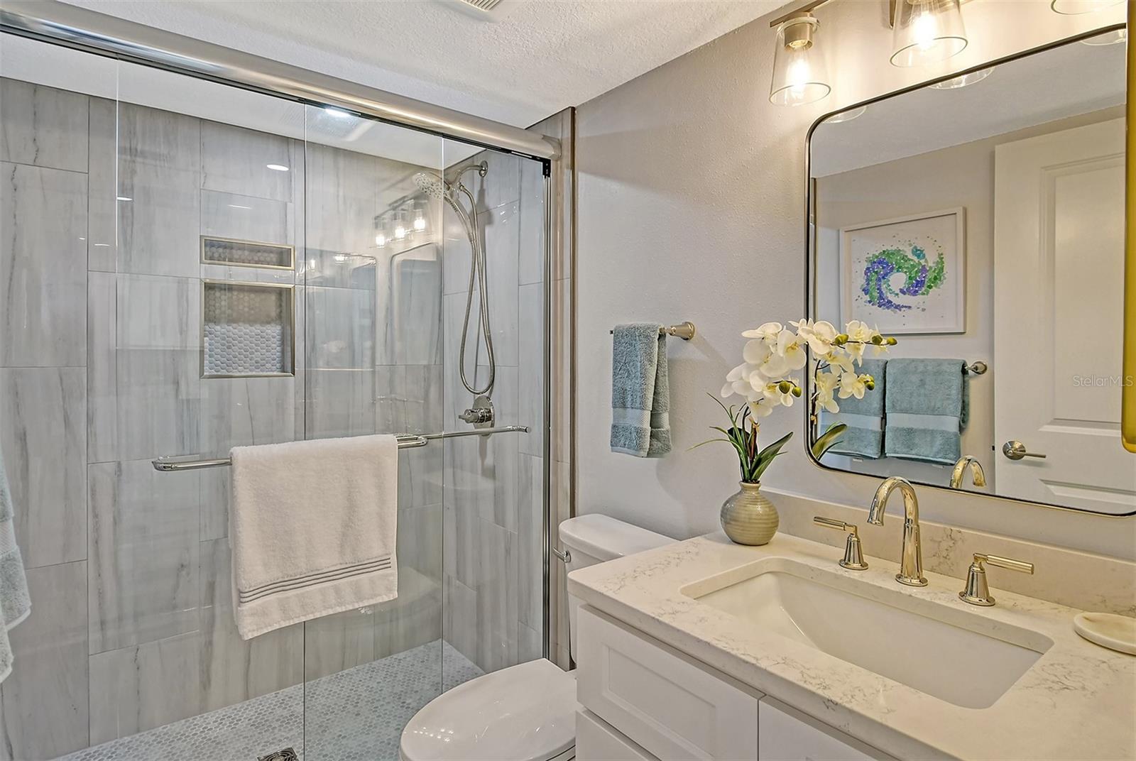 WHISPERING SANDS - Residential