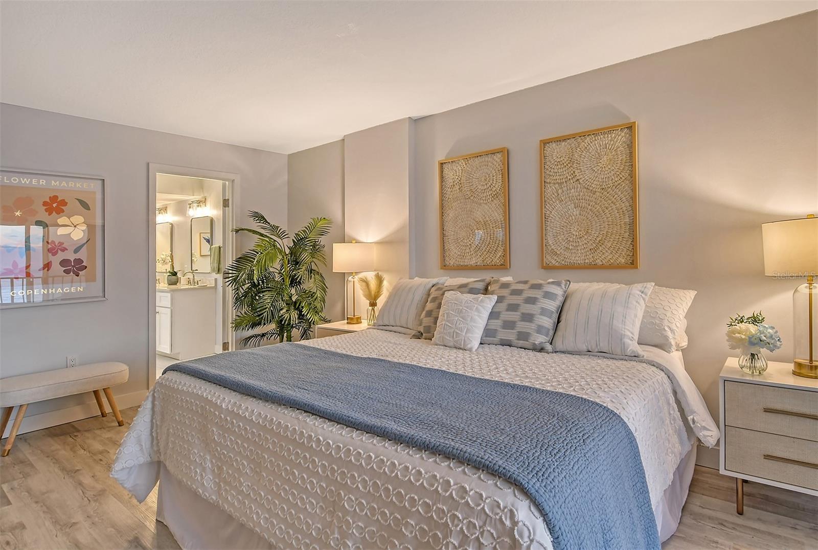 WHISPERING SANDS - Residential