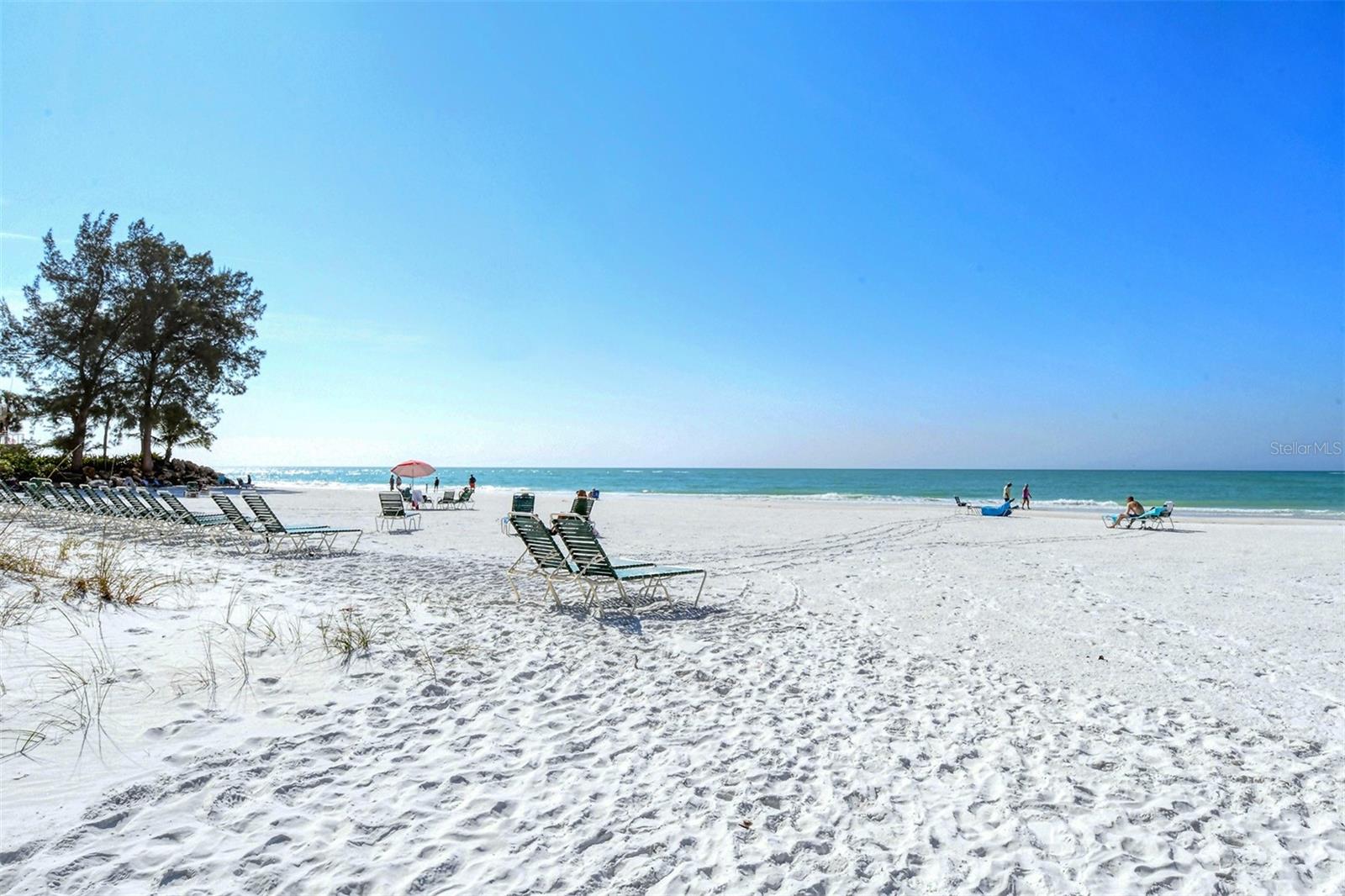 WHISPERING SANDS - Residential