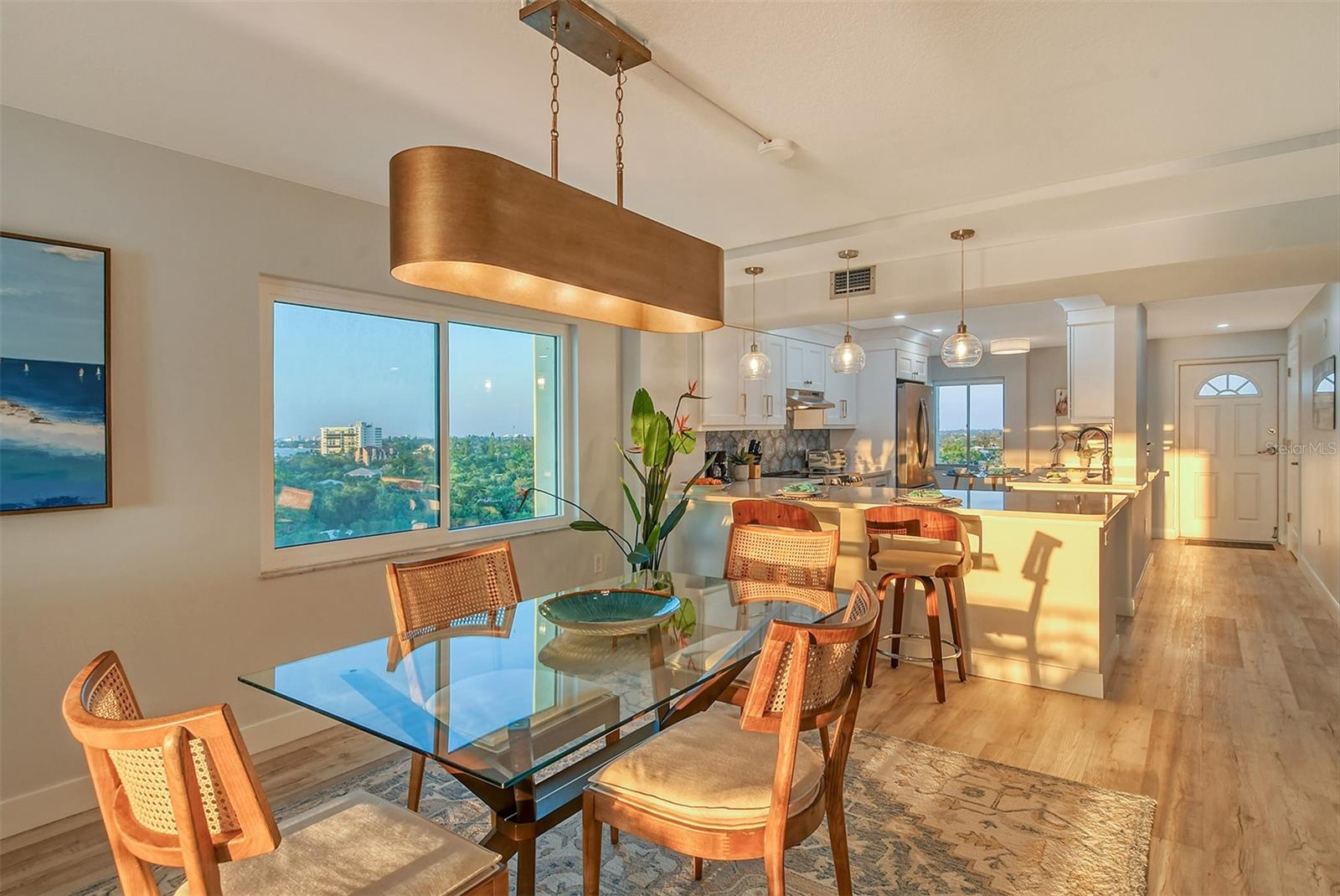 WHISPERING SANDS - Residential