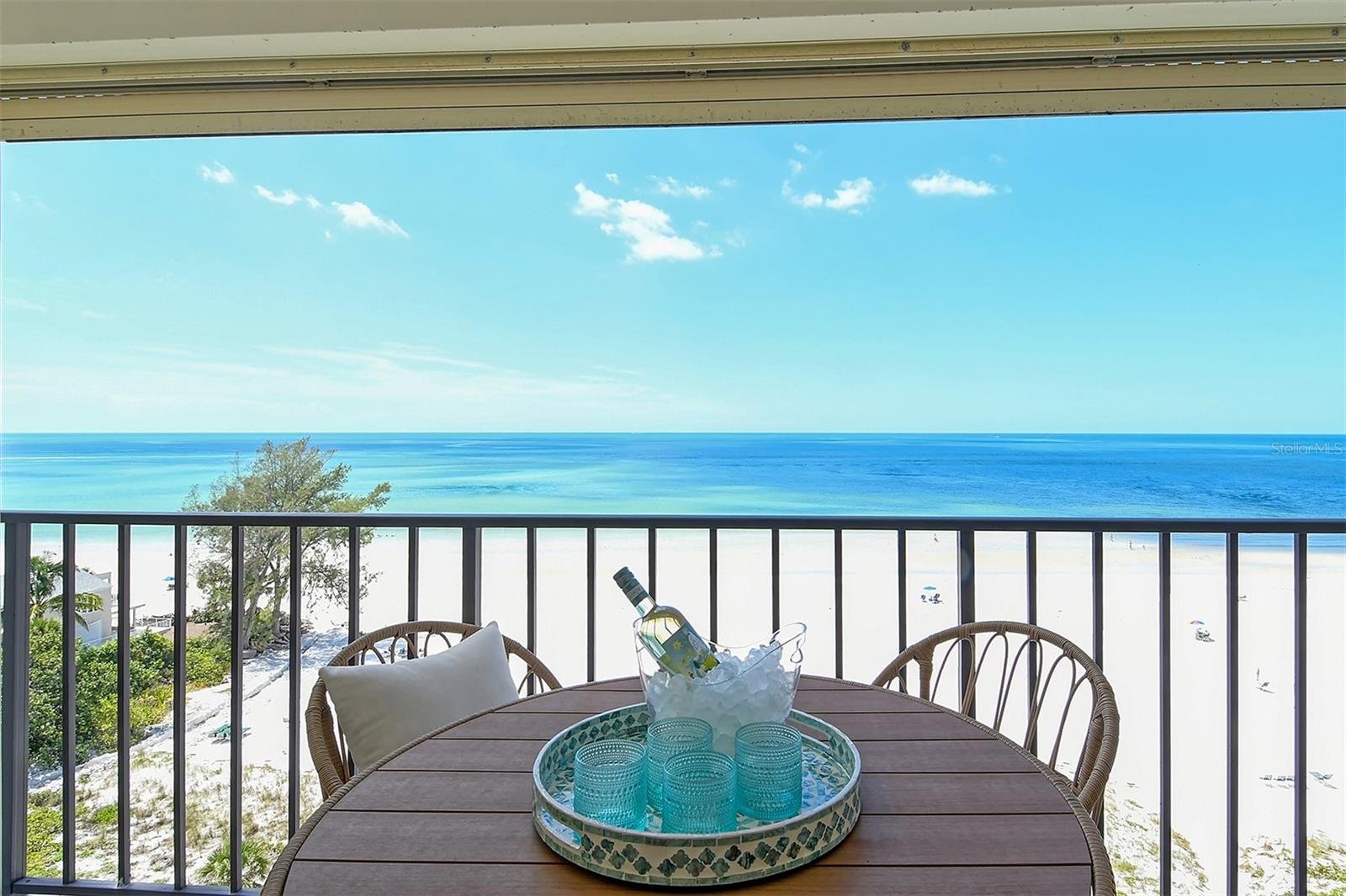 WHISPERING SANDS - Residential