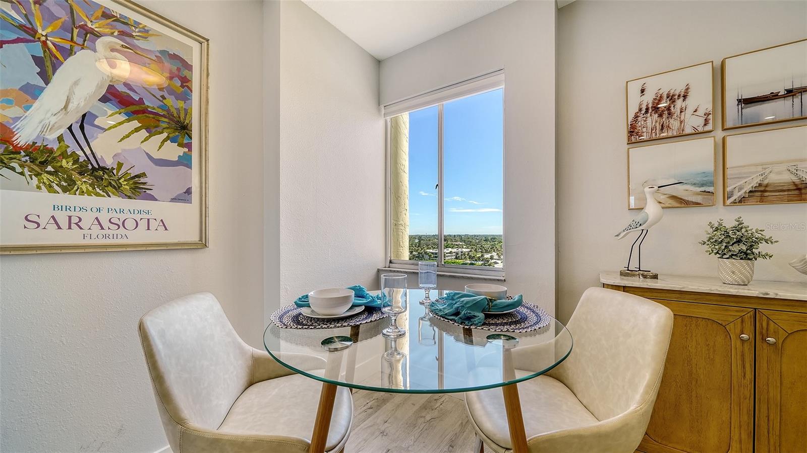 WHISPERING SANDS - Residential