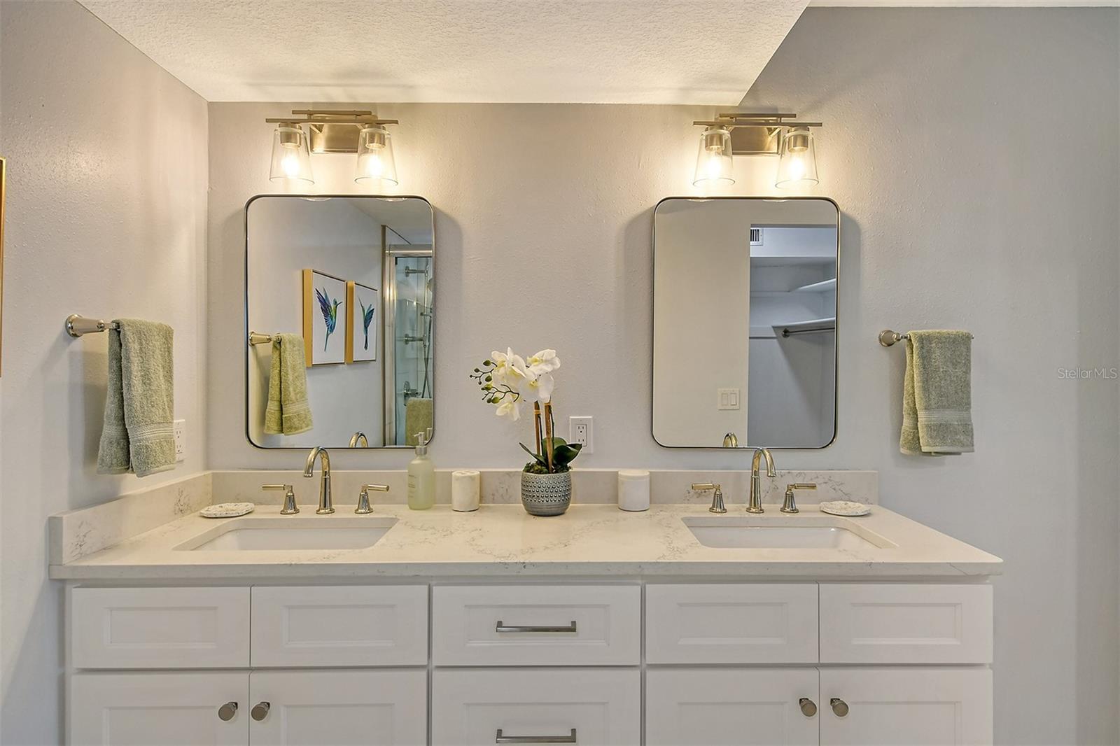 WHISPERING SANDS - Residential