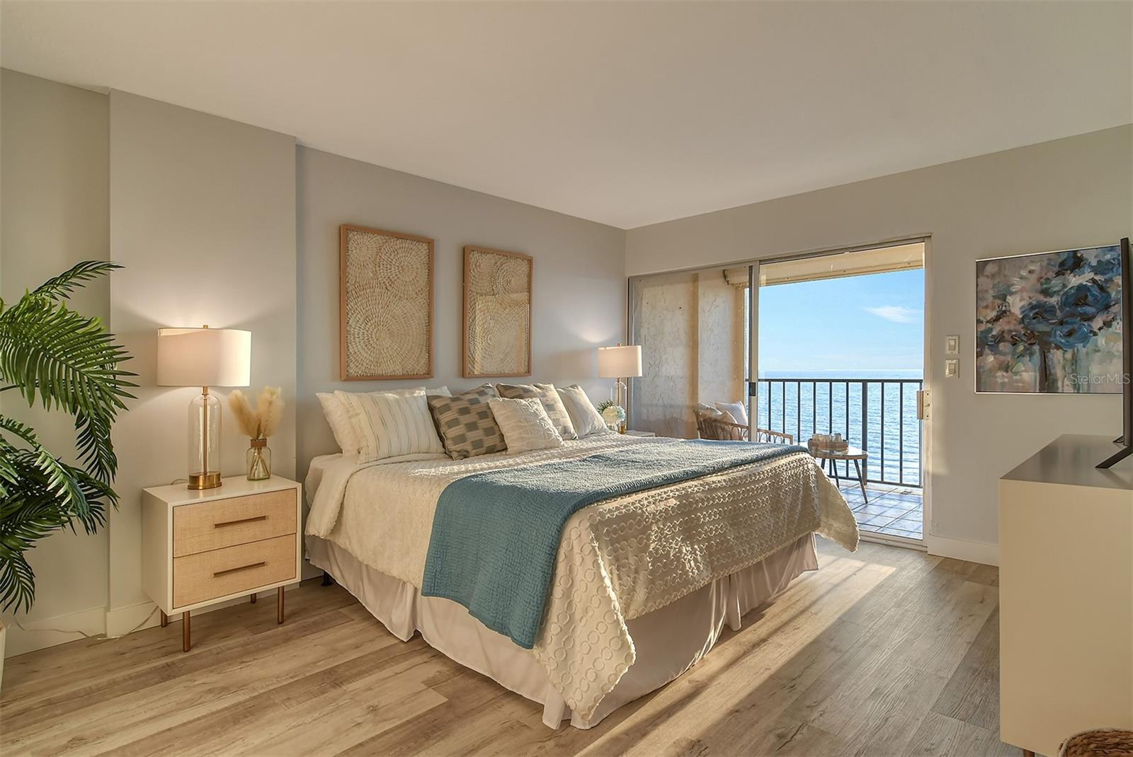 WHISPERING SANDS - Residential