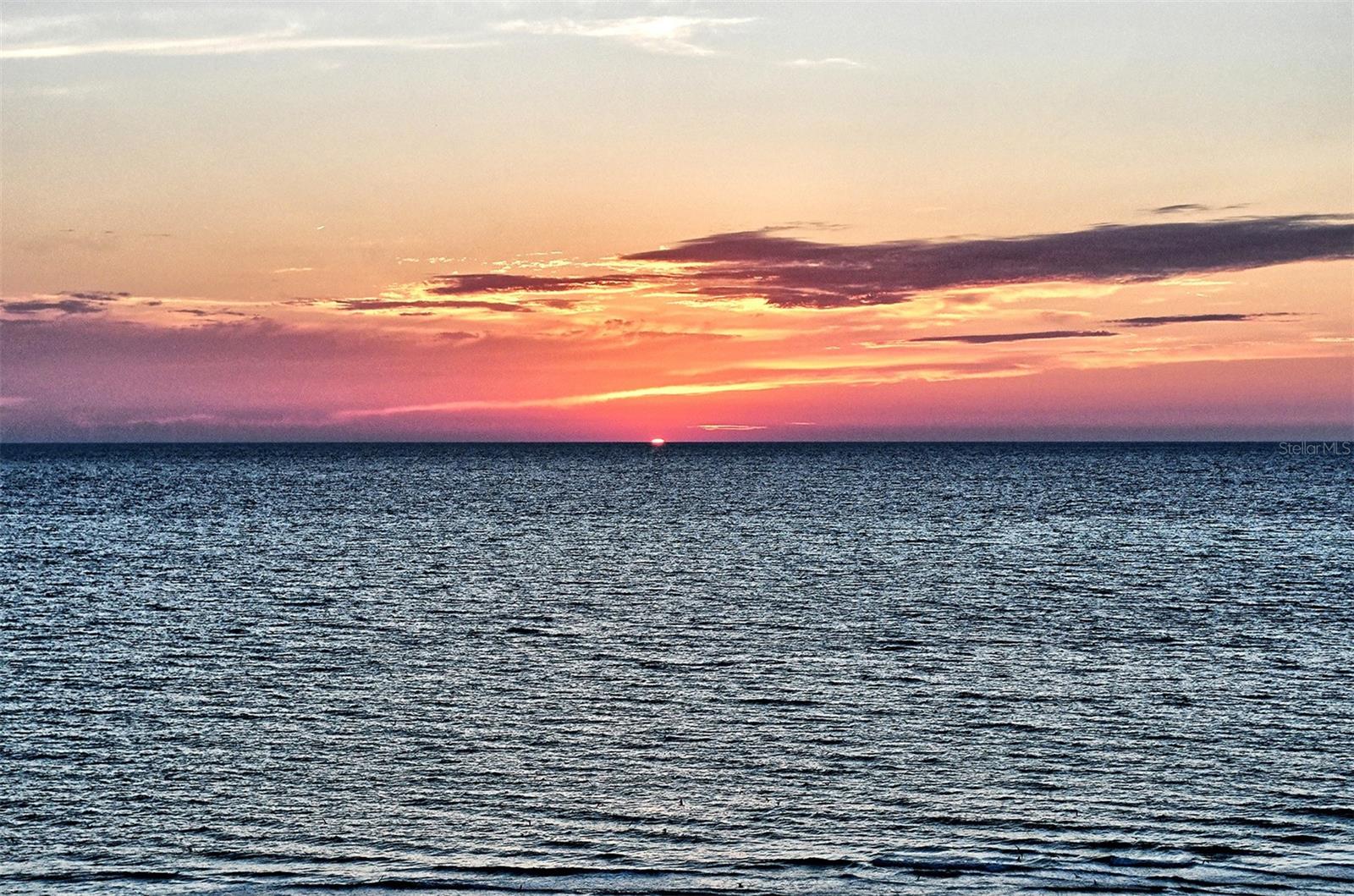 WHISPERING SANDS - Residential