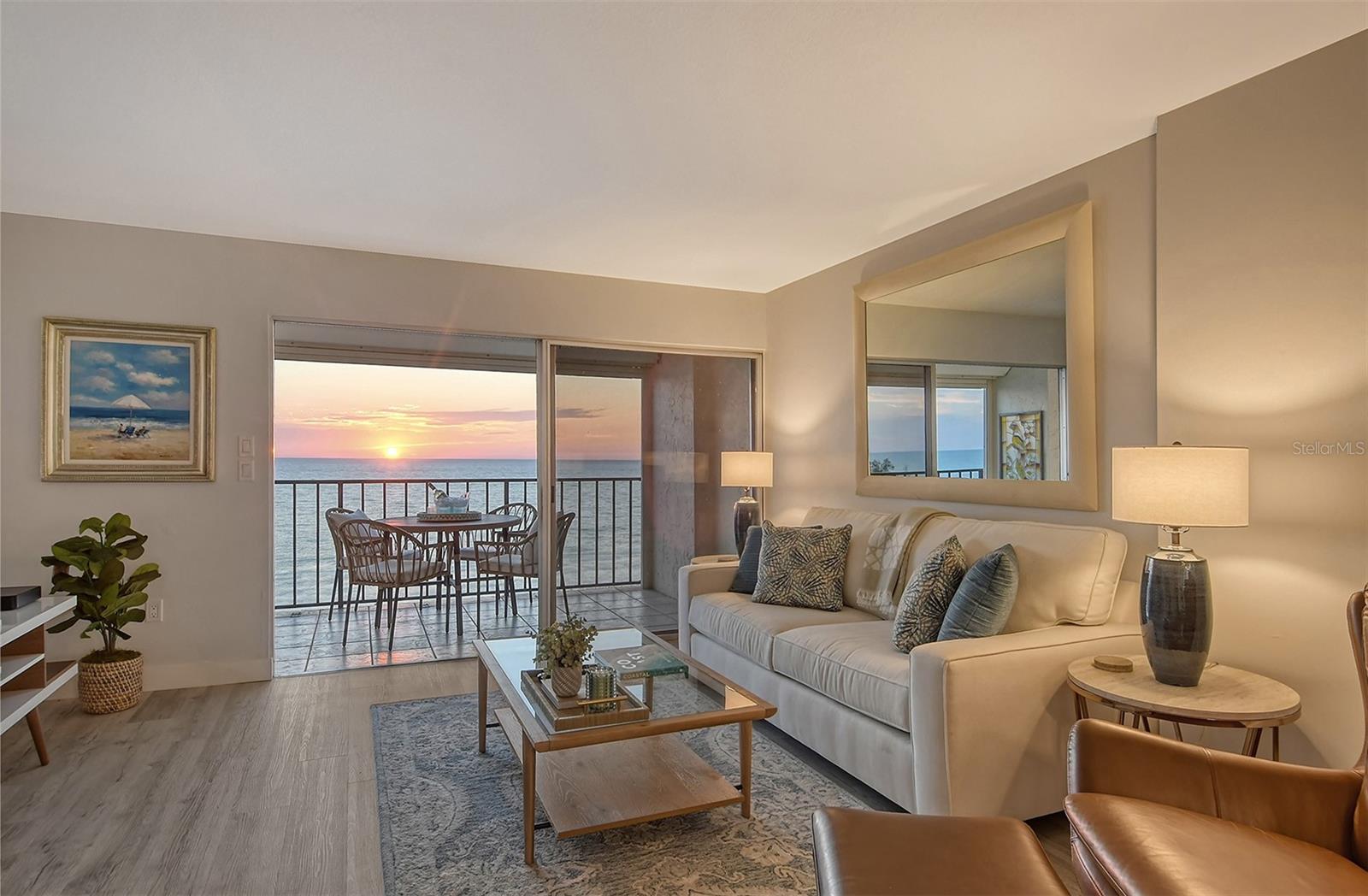 WHISPERING SANDS - Residential