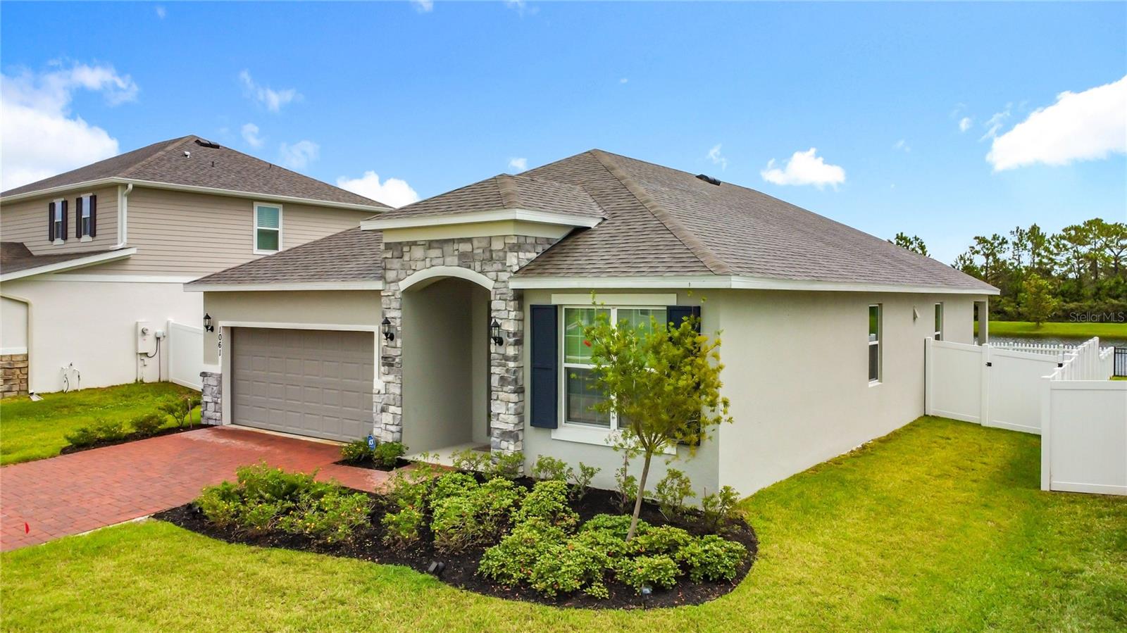 PRAIRIE OAKS - Residential Lease