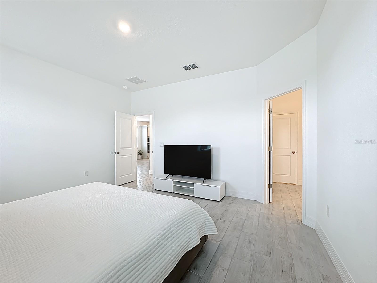 PRAIRIE OAKS - Residential Lease
